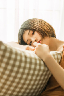六个瑞典女孩在滑雪场高清